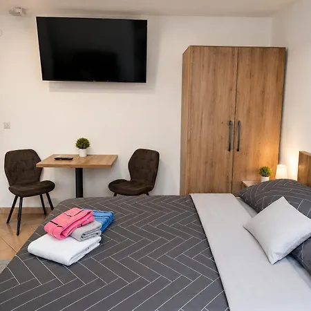 Apartmens Lägenhet